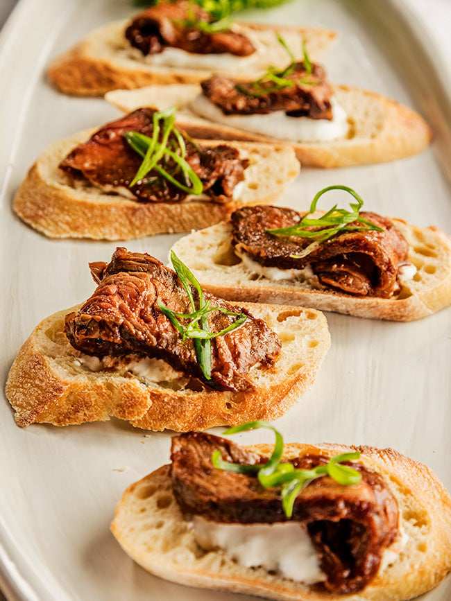 Henry Bain’s Steak Crostini with Horseradish Cream&ndash; Bourbon Barrel Foods