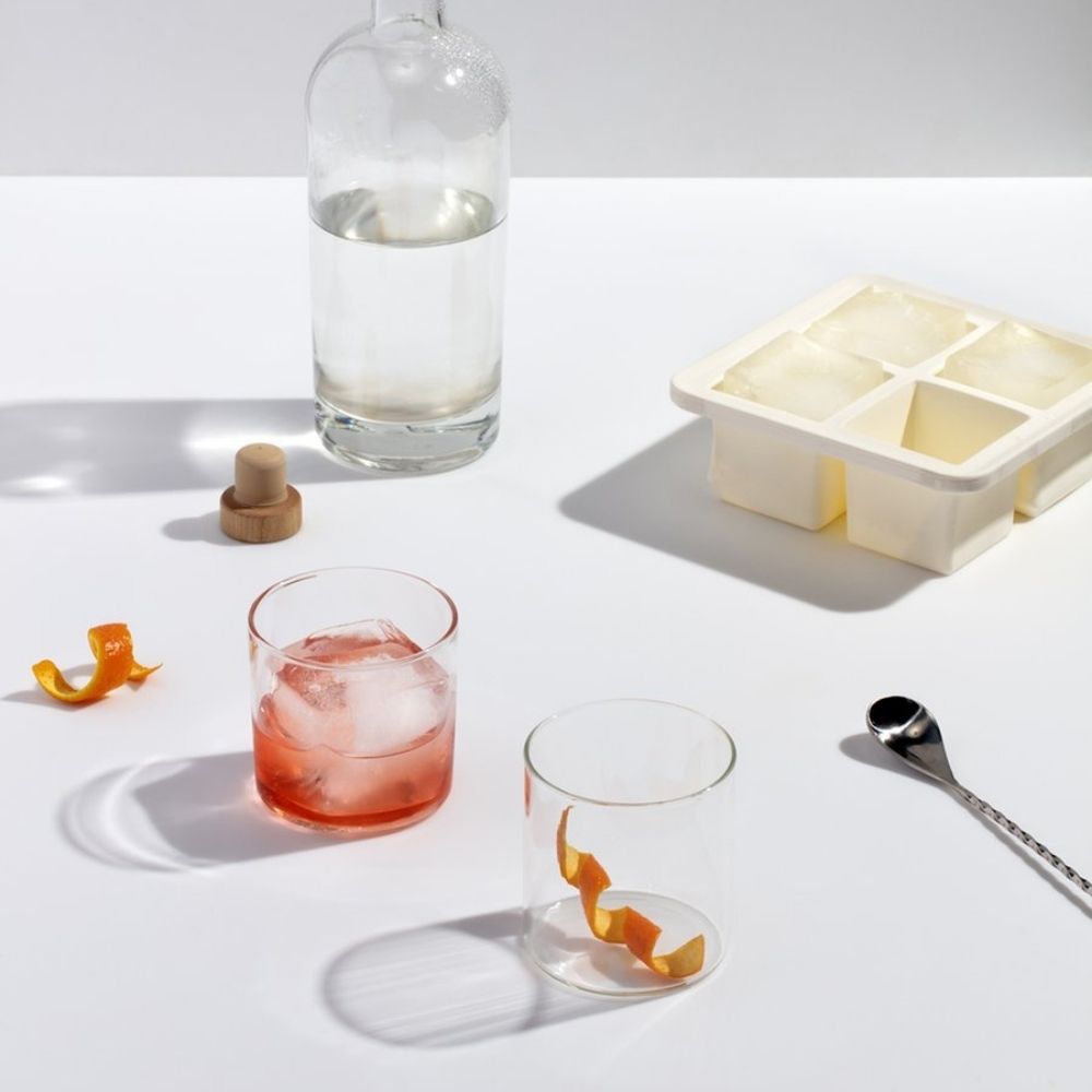 https://bourbonbarrelfoods.com/wp-content/uploads/2017/05/wandp-extra-large-ice-cube-tray-cocktail-lifestyle.jpg